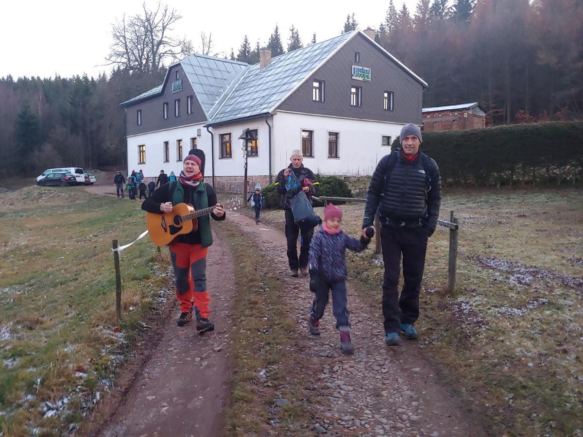 Srub na svahu sjezdovky v Radvanicích Radvanice (Hradec Kralove) Exterior foto